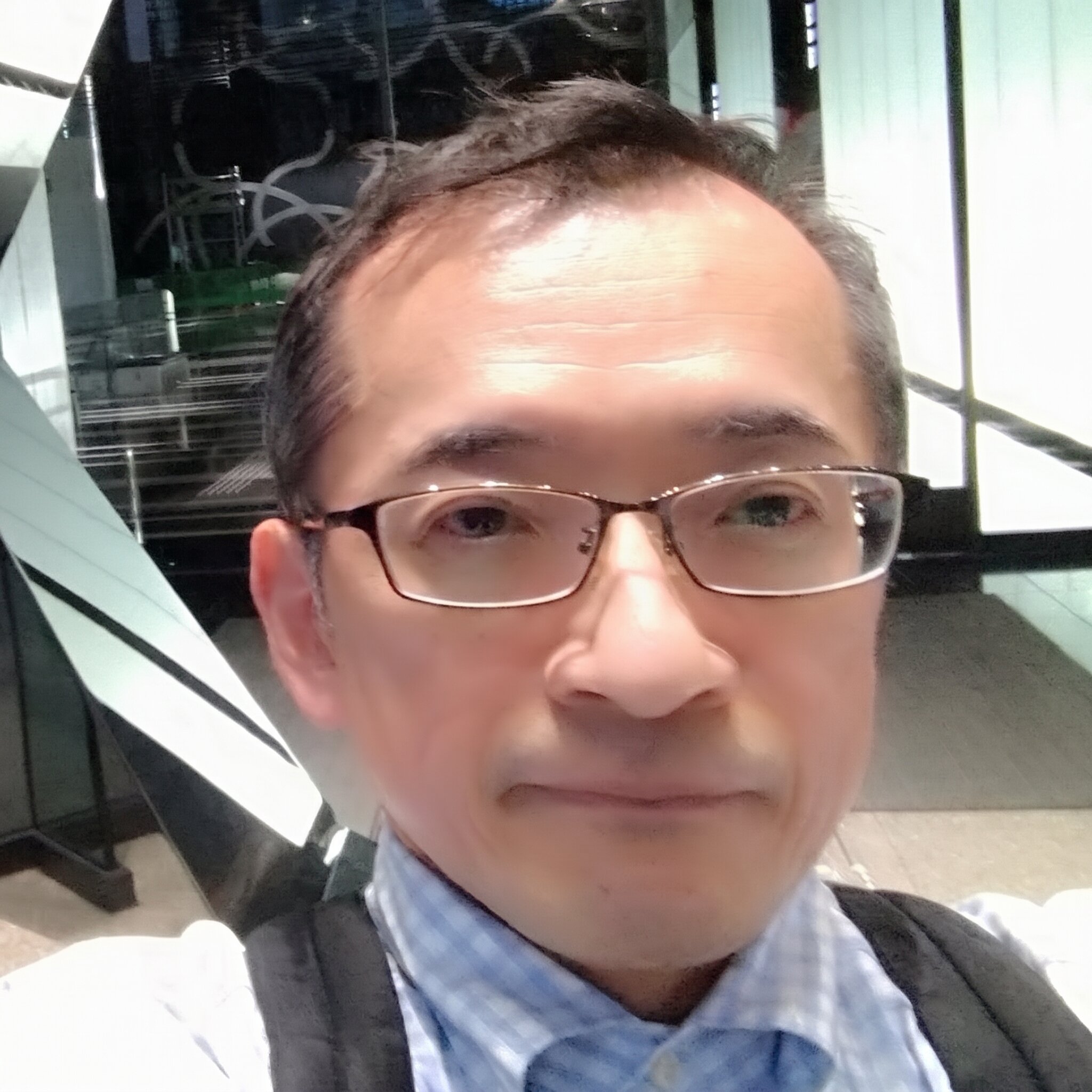 内部監査の知識不足に不安を感じたことを機にCIAを目指し、アビタスの体系的な講義とMC問題で理解を深め、実務での課題解決力と難題に向き合う自信を得た。