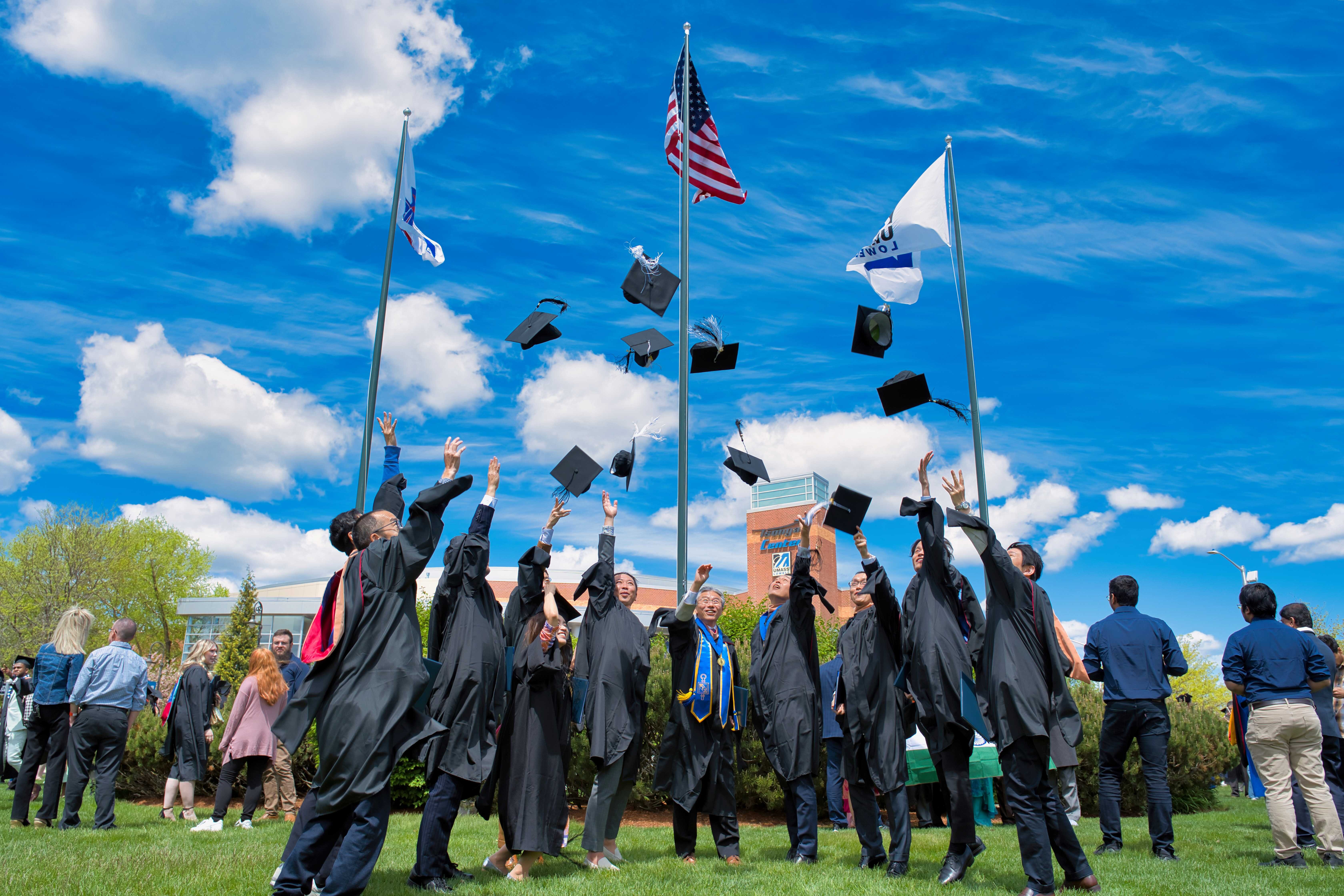 「基礎に裏打ちされた判断軸」と「学び続ける習慣」が、社会課題に向き合うキャリアを支えている。